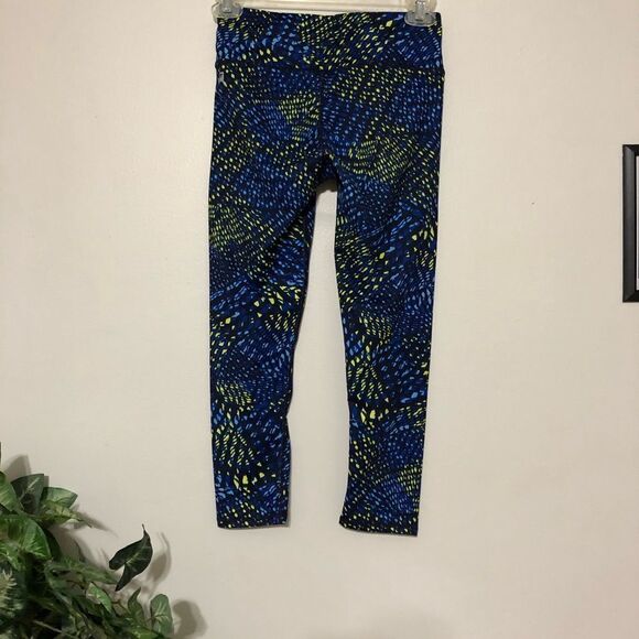 FABLETICS Salar Printed PowerHold Yoga Capri. - Picture 5 of 6